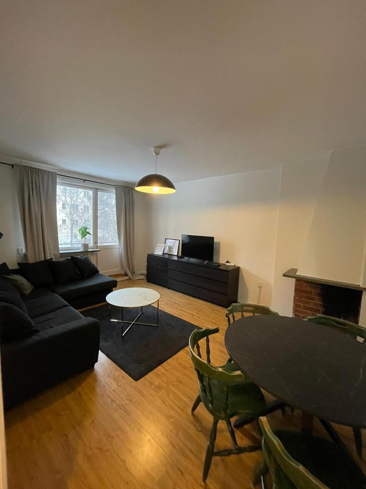 Ferienwohnung Flatin Erbjuder Laegenheter I Soedra Stockholm Exterior foto