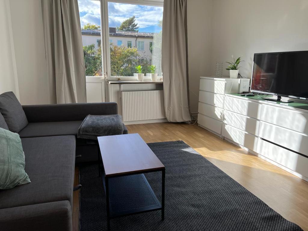 Ferienwohnung Flatin Erbjuder Laegenheter I Soedra Stockholm Exterior foto
