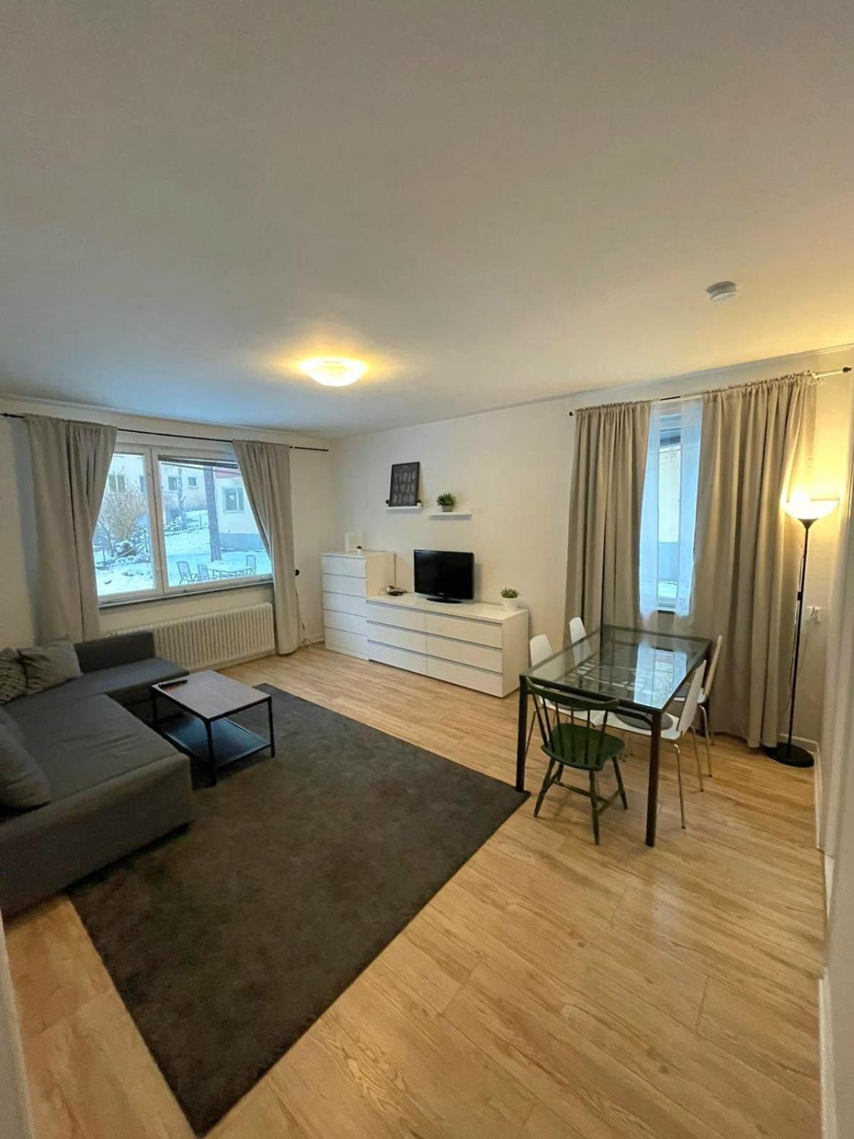 Ferienwohnung Flatin Erbjuder Laegenheter I Soedra Stockholm Exterior foto